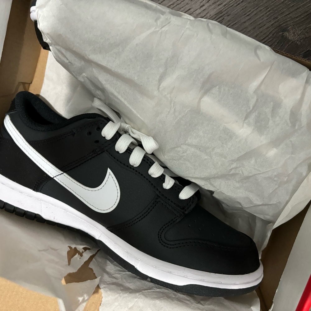 Black panda dunk GS size 7 worn 2 times like new